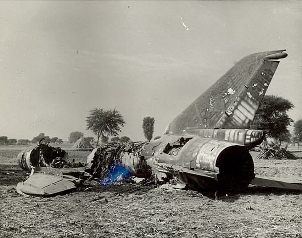 Fighter Jet Shot — Indian Mig-21 shot down by Pakistan army 1971