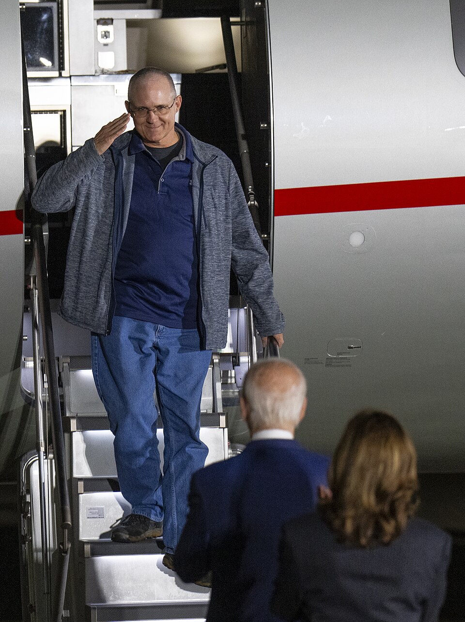 American Detained — Former U.S. Marine Paul Whelan salutes as he steps off a plane and greets President Joe Biden and Vice President Kamala Harris at Joint Base Andrews, Maryland on August 1, 2024, after his release in a prisoner swap with Russia (cropped)