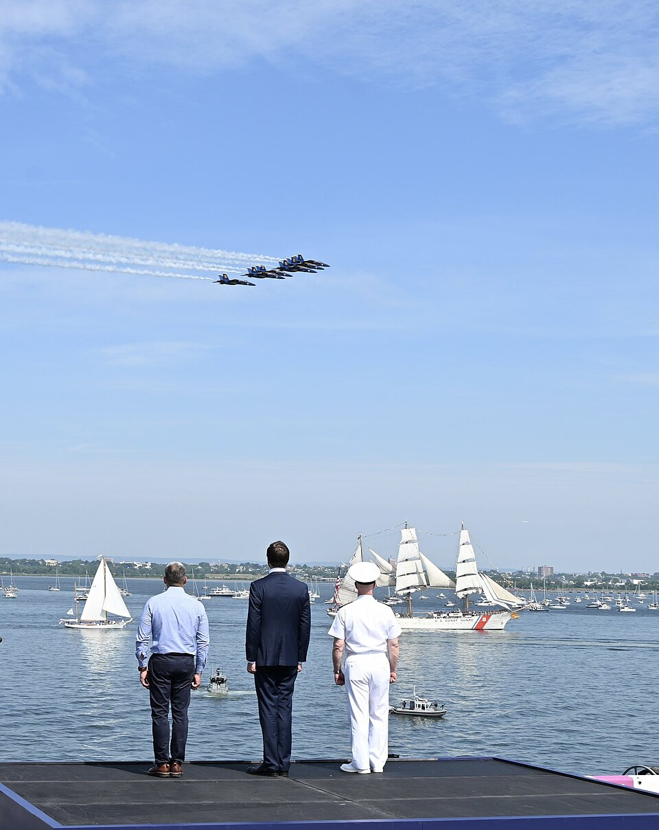 Hung Cao — Acting Navy Secretary Hung Cao and Vice President JD Vance aboard USS Kearsarge (HMaKXv2XoAAF0m9)