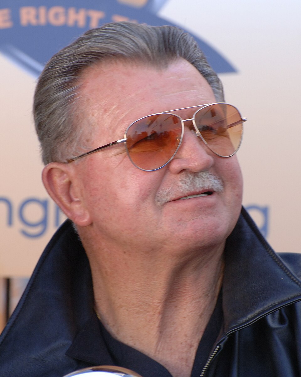 Mike Ditka — Mike Ditka 2008 NFL Experience 48-DPA-02 01 02 08 (cropped)